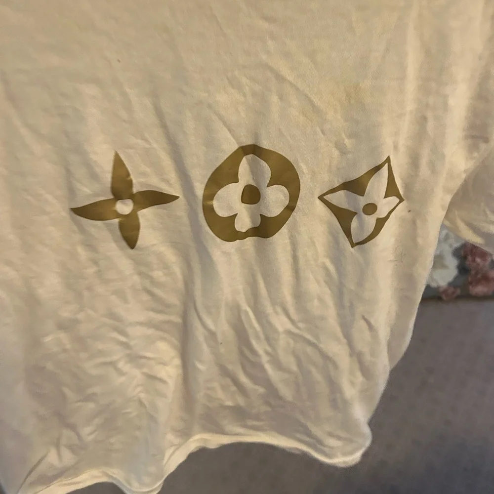 Designer inspired logo short sleeve shirt. - Picture 4 of 15
